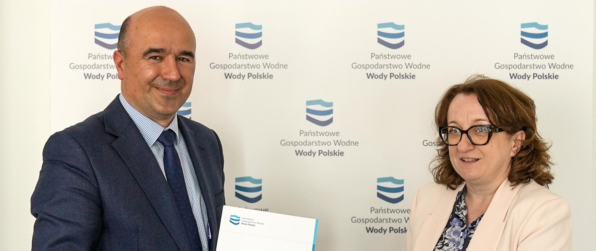Pani Prezes Wód Polskich Joanna Kopczyńska z nowo powołanym Dyrektorem Regionalnego Zarządu Gospodarki Wodnej we Wrocławiu – Stanisławem Longawą.