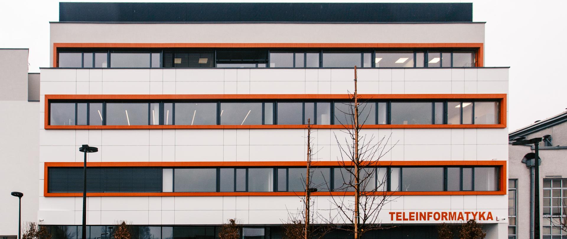 Zdjęcie przedstawia budynek AGH, Wydział Teleinformatyki .fot. Maciej Talar/KSAF AGH