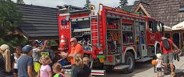 Pokaz wozu strażackiego podczas pikniku "Tatra fest bieg"