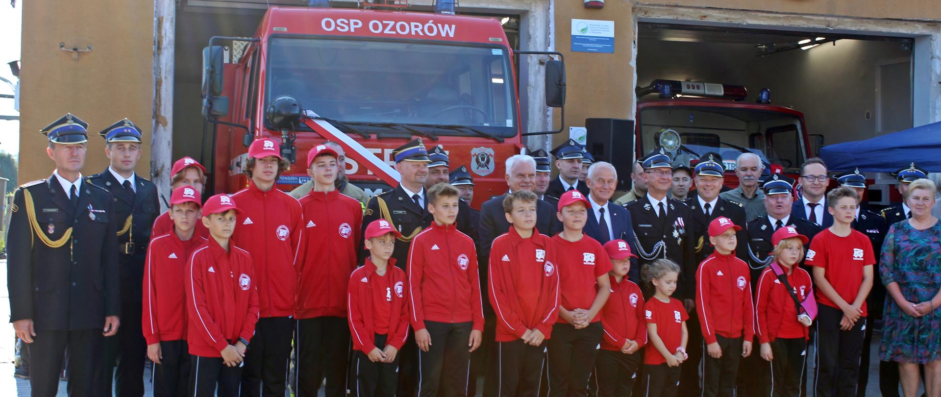 Przekazanie samochodu pożarniczego dla Ochotniczej Straży Pożarnej w Ozorowie 