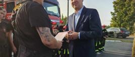 Spotkanie Wojewody Wielkopolskiego Michała Zielińskiego wraz z Wielkopolskim Komendantem Wojewódzkim Państwowej Straży Pożarnej nadbryg. Dariuszem Matczakiem oraz Komendantem Powiatowym Państwowej Straży Pożarnej w Obornikach mł. bryg. Michałem Mulką z druhami z Ochotniczej Straży Pożarnej w Gościejewie. 