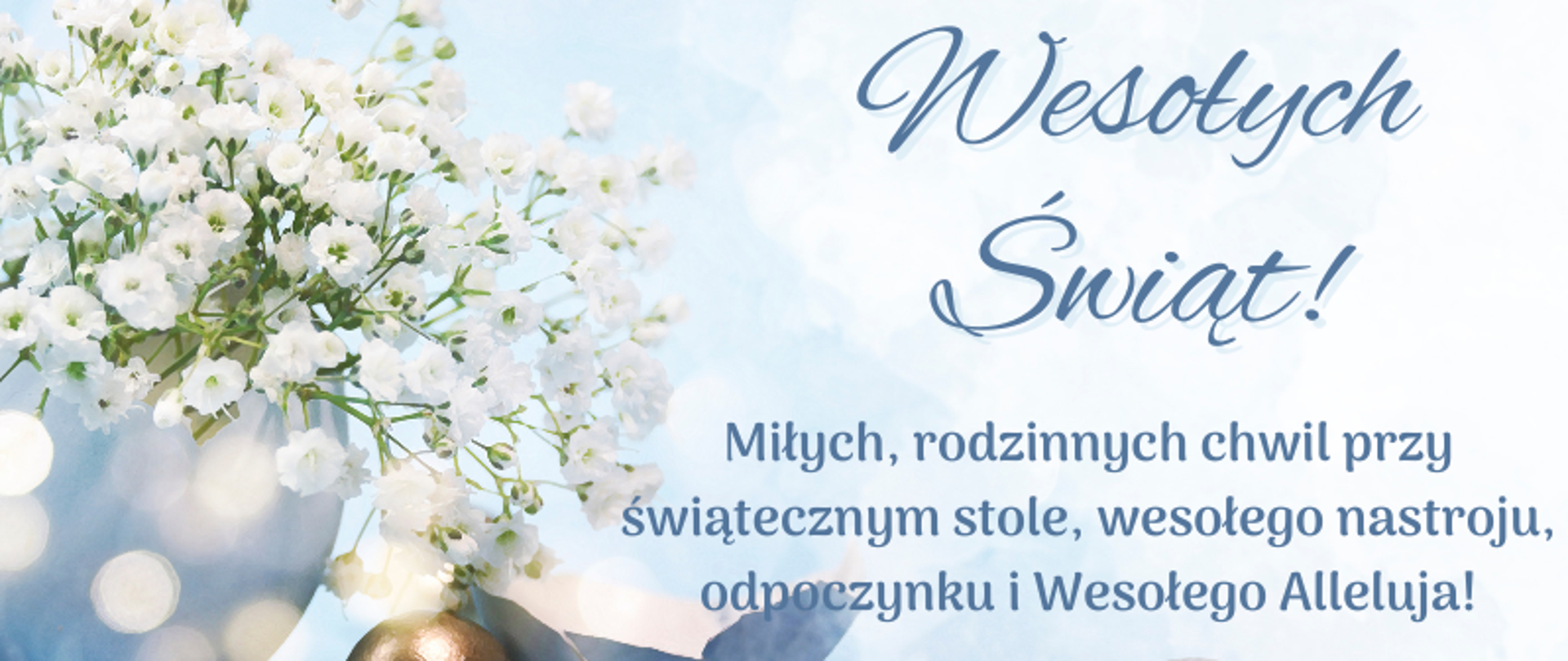 Kartka z życzeniami wielkanocnymi. Z lewej strony biały flakon z białymi drobnymi kwiatami. Przy nim złote pisanki.