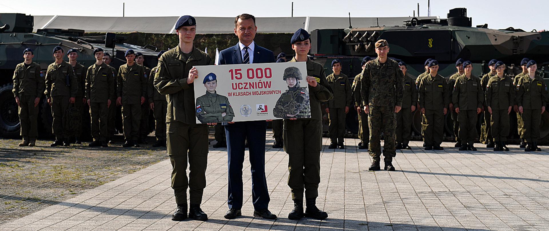 Spotkanie ministra M. Błaszczaka z uczniami klas mundurowych w Kielcach 