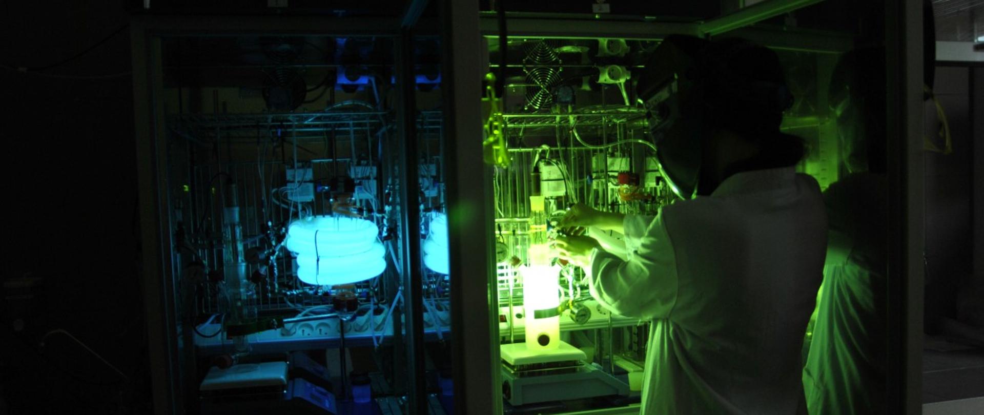 Pobór próbki gazu z reaktora UV.