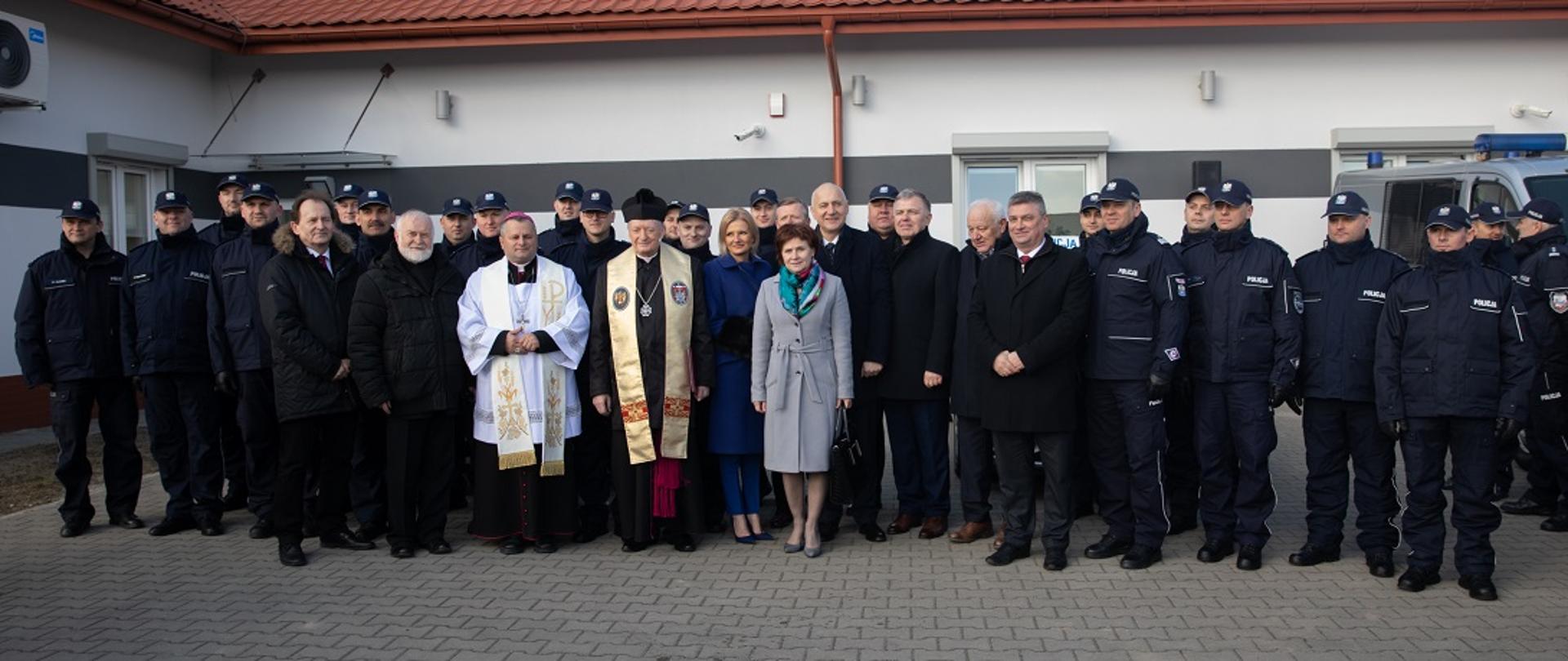 Spotkanie ministra Joachima Brudzińskiego z funkcjonariuszami z Komisariatu Policji w Żabnie