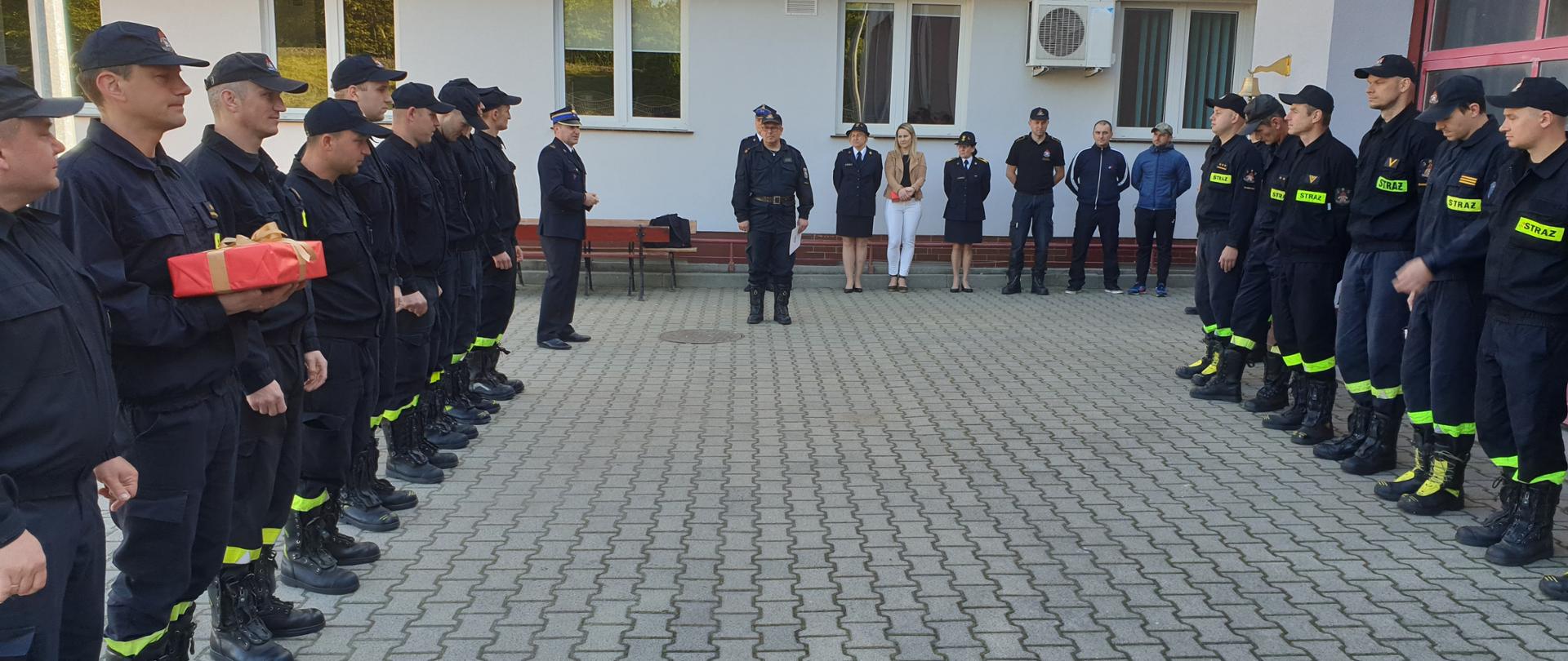 Uroczysta zmiana służby