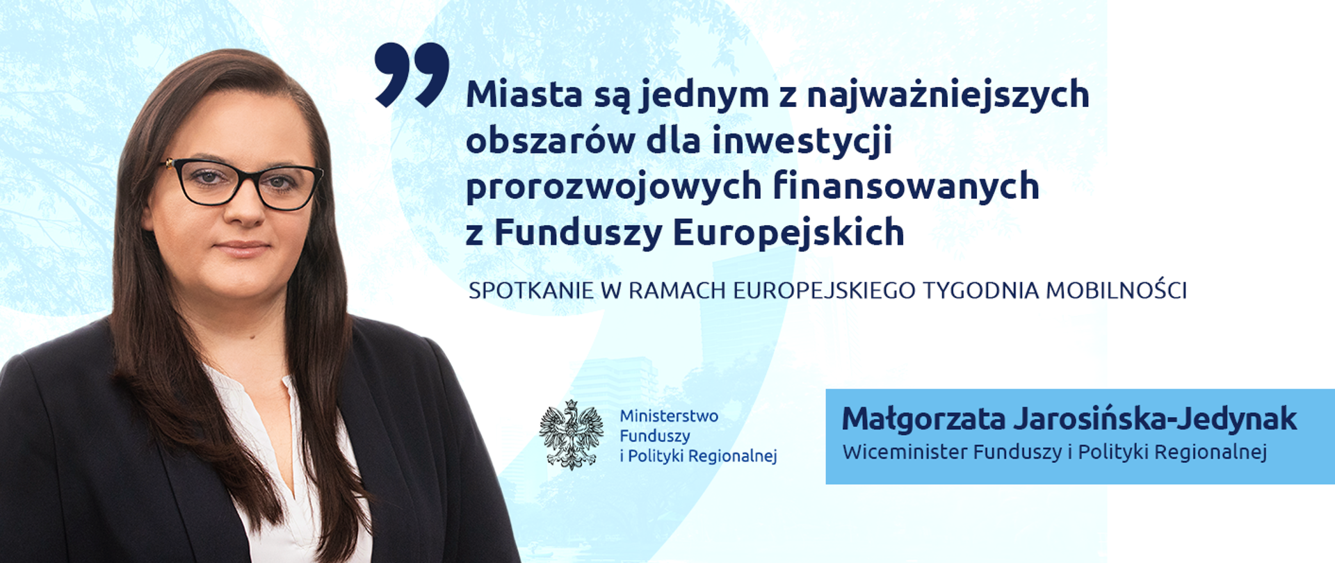 Na grafice zdjęcie wiceminister Małgorzaty Jarosińskiej-Jedynak w czarnej marynarce, obok cytat "Miasta są jednym z najważniejszych obszarów dla inwestycji prorozwojowych finansowanych z Funduszy Europejskich", poniżej logo Ministerstwa Funduszy i Polityki Regionalnej.