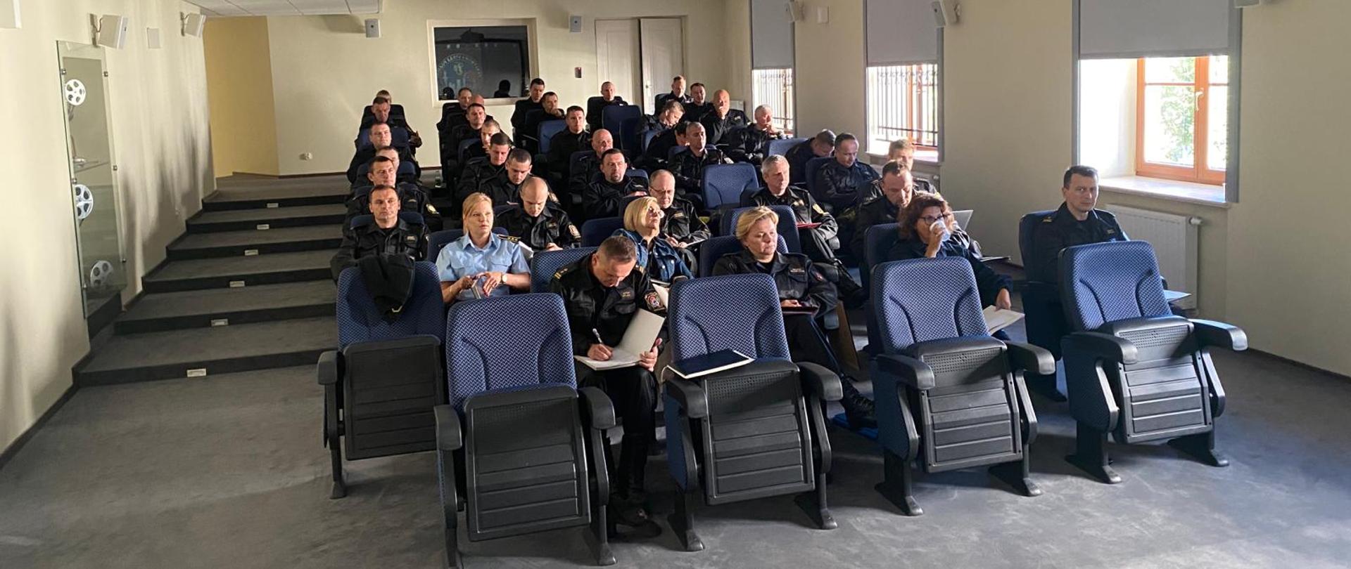 Kierownicy komórek organizacyjnych KM PSP m. st. Warszawy na odprawie z Komendantami