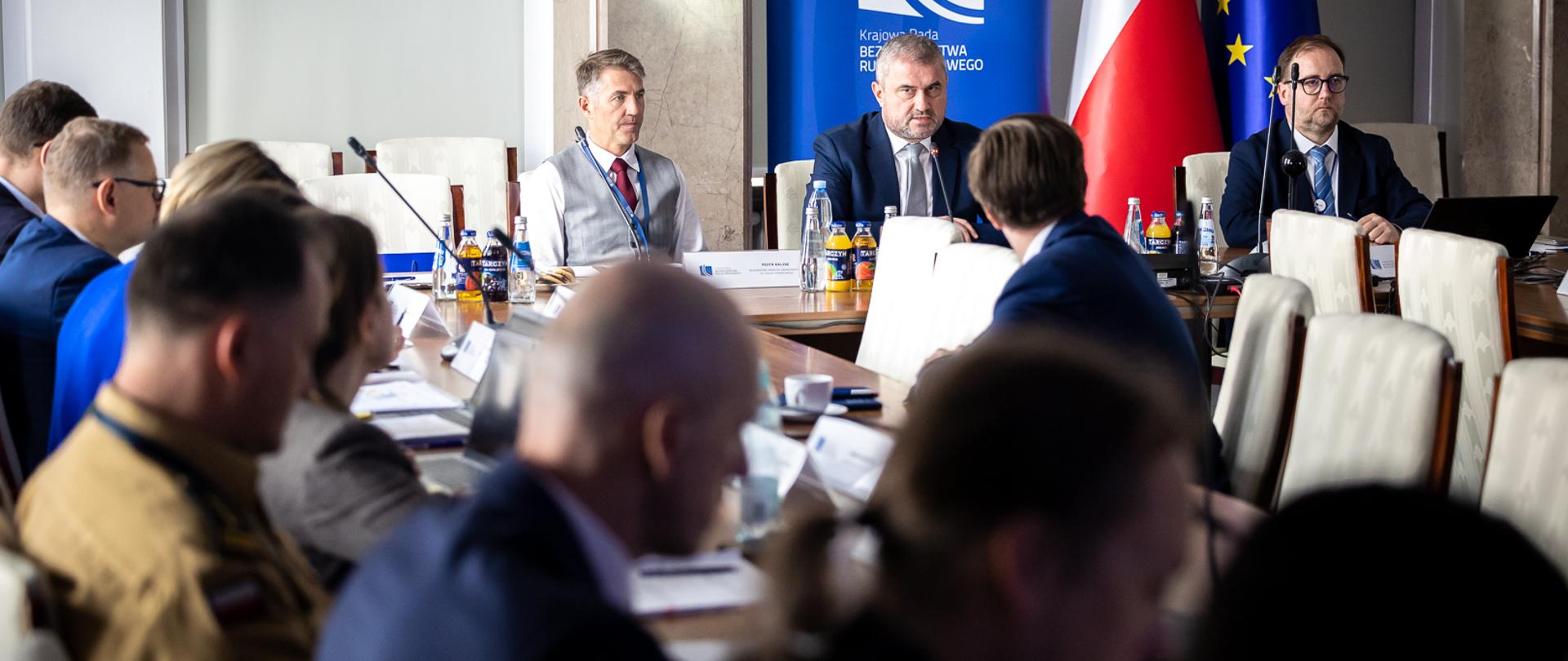 Posiedzenie Krajowej Rady Bezpieczeństwa Ruchu Drogowego, któremu przewodniczył wiceminister infrastruktury Stanisław Bukowiec