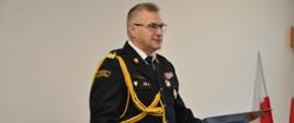 Na zdjęciu Kujawsko–Pomorski Komendant Wojewódzki Państwowej Straży Pożarnej nadbryg. Jacek Kaczmarek w trakcie przemówienia.