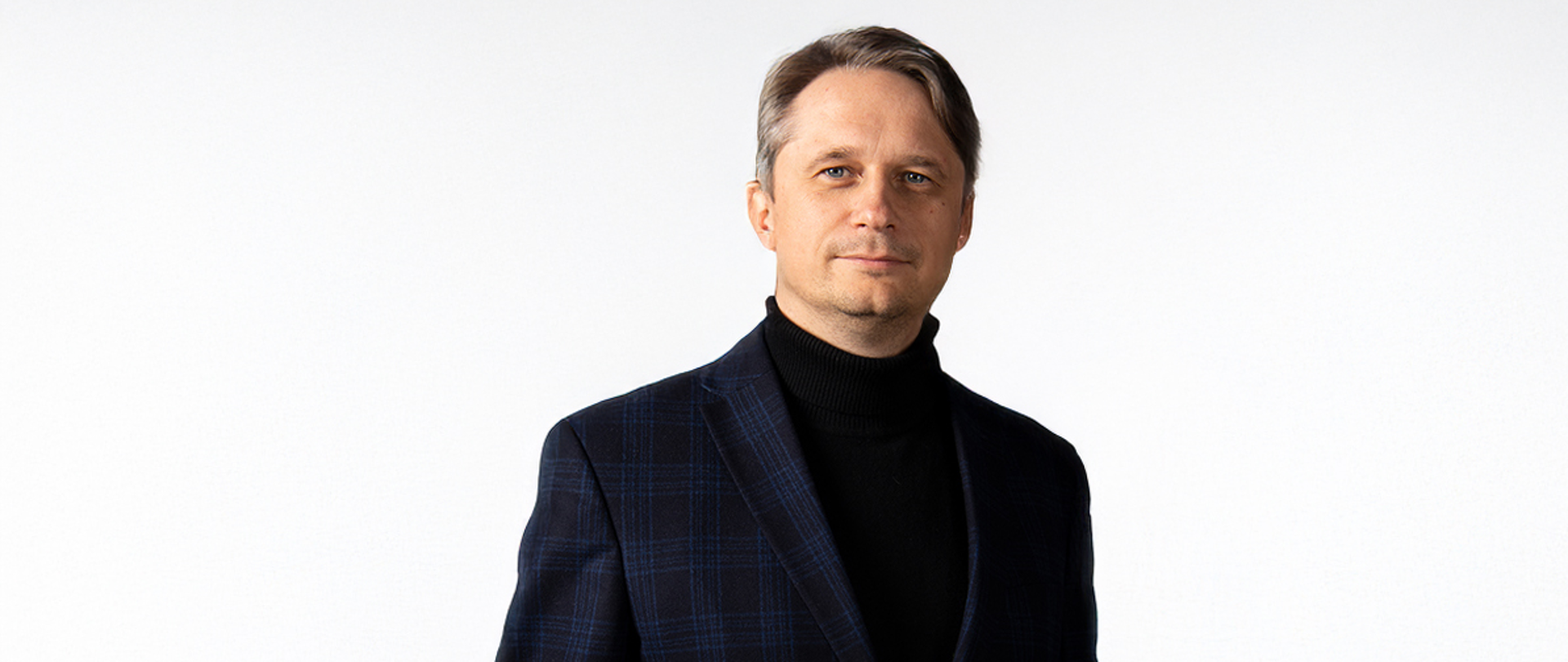 Karol Łopatecki, Zastępca Podlaskiego Wojewódzkiego Konserwatora Zabytków. Mężczyzna ubrany w marynarkę w kratę i czarny golf.