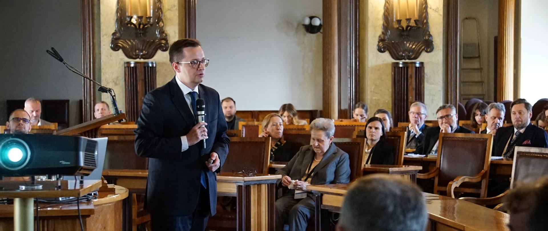 Wiceprezes Wód Polskich Mateusz Balcerowicz