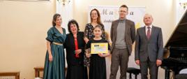 Pani Dyrektor, Jury i uczestniczka podczas XII Festiwalu Polskiej Muzyki Współczesnej dla Pianistów im. Janiny Garści w Lublińcu na sali koncertowej szkoły