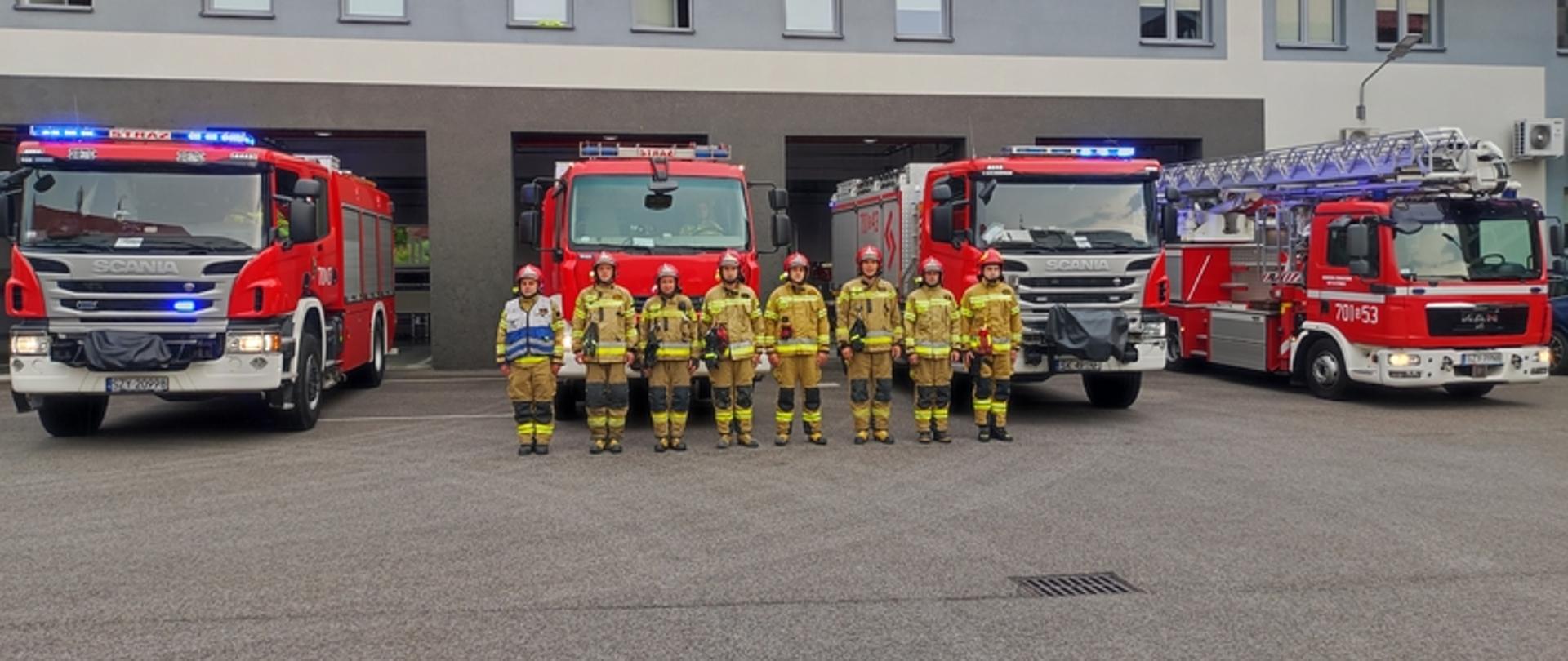 Strażacy uczcili uroczystą zbiórką 77. rocznicę Powstania Warszawskiego.