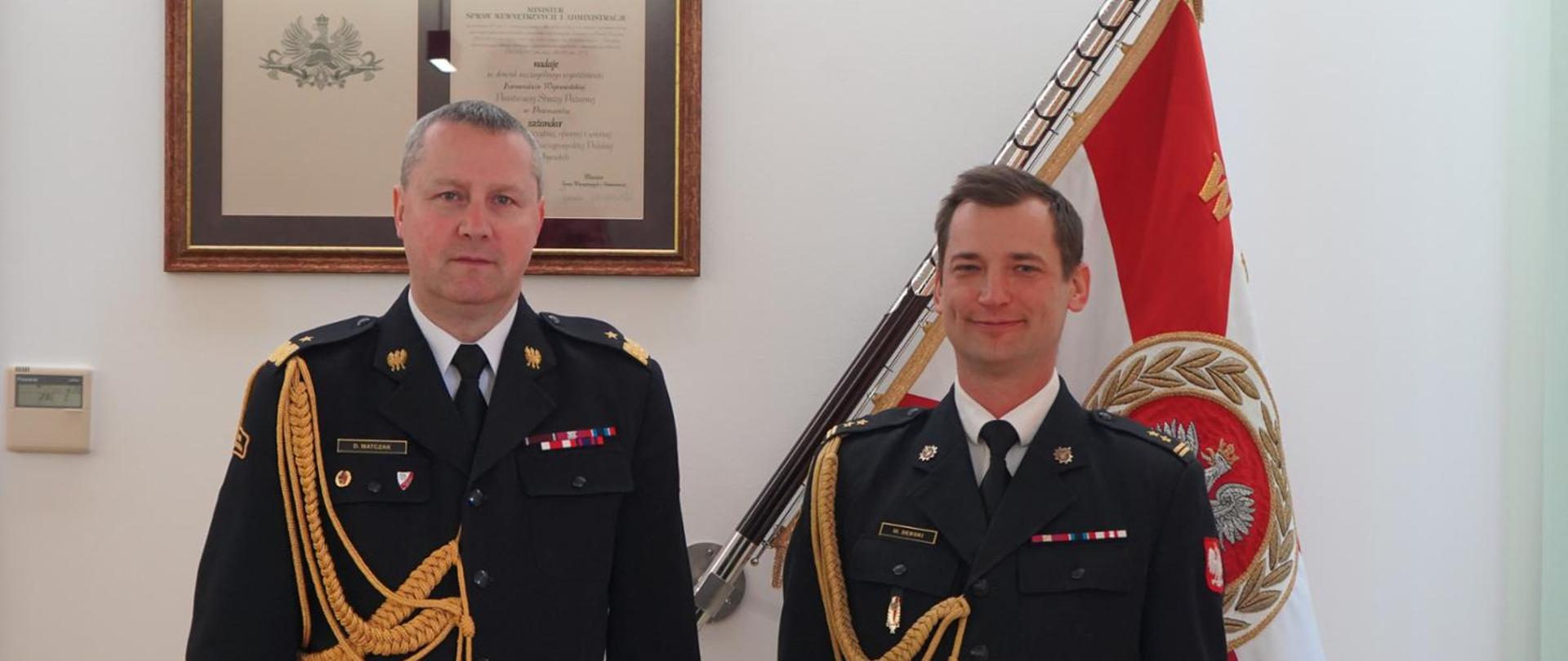 Na zdjęciu widać Wielkopolskiego Komendanta Wojewódzkiego PSP oraz powołanego Komendanta Powiatowego 