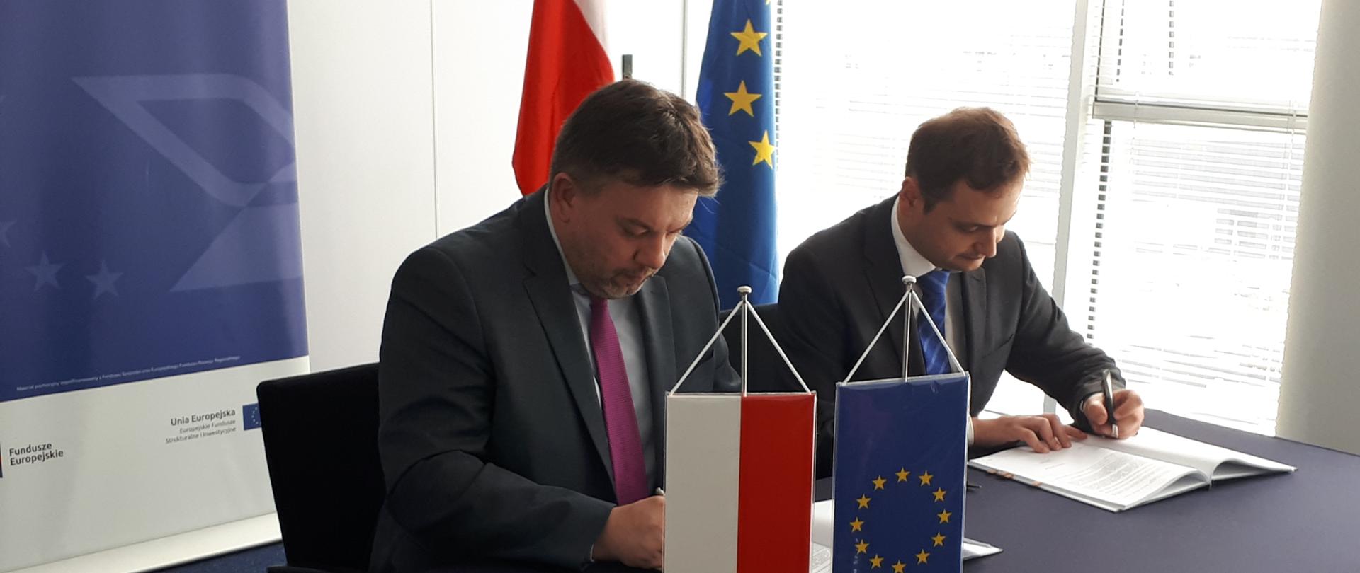 moment podpisania umowy na realizację projektu „Pełne wdrożenie RIS Dolnej Odry” 