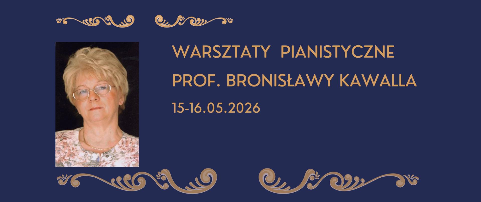 Baner na warsztaty pianistyczne prof. Bronisławy Kawalla 15-16.05.2026 ze zdjęciem legitymacyjnym, granatowe tło, ozdobne ornamenty w odcieniach beżu