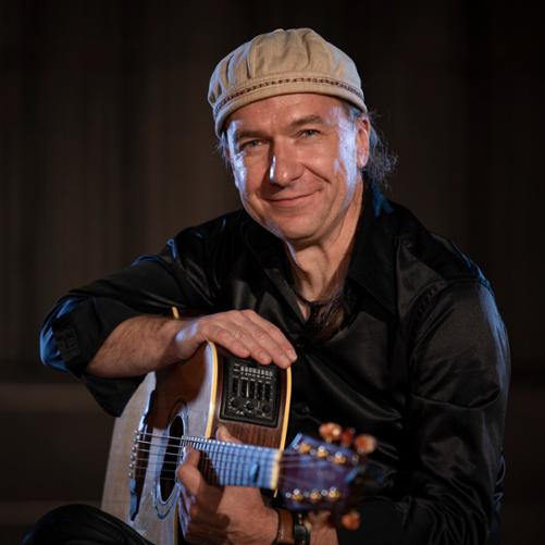 dr hab. Piotr Domagała Jazz - gitara jazzowa - Debiutował nagraniem swojego kwartetu Szy-Szy Kaan Jazz Group „In time”(2005), później ukazały się płyty „Slavonic Tales”(2009) oraz „Pnącza”(2013), nagrane z Adamem Kawończykiem i Sławkiem Bernym. 