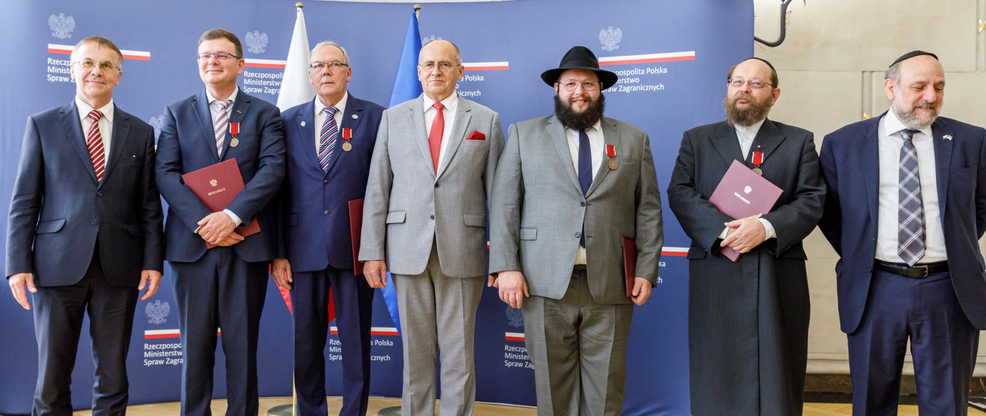 Minister Zbigniew Rau presented the Bene Merito Honorary Badges to animators of contemporary socio-cultural and religious Jewish life in Poland