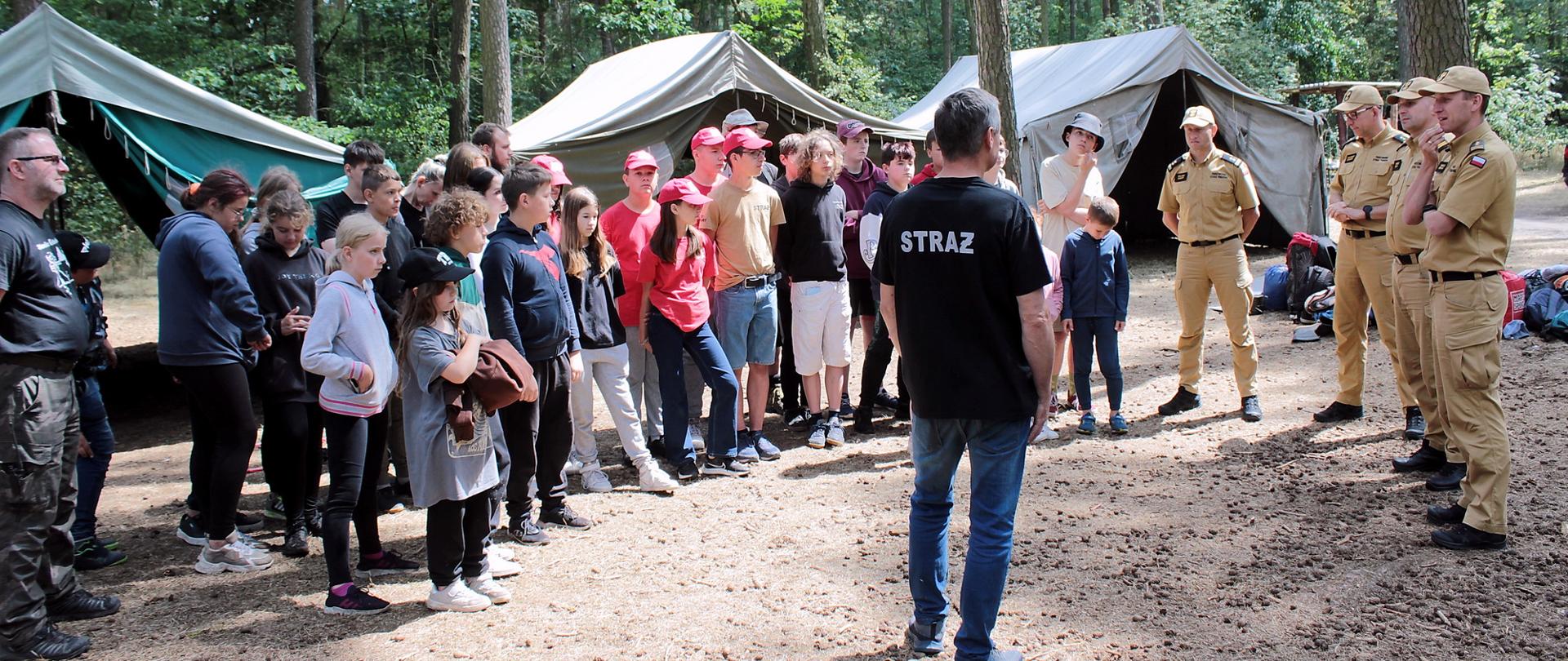 Spotkanie komendanta z uczestnikami obozu