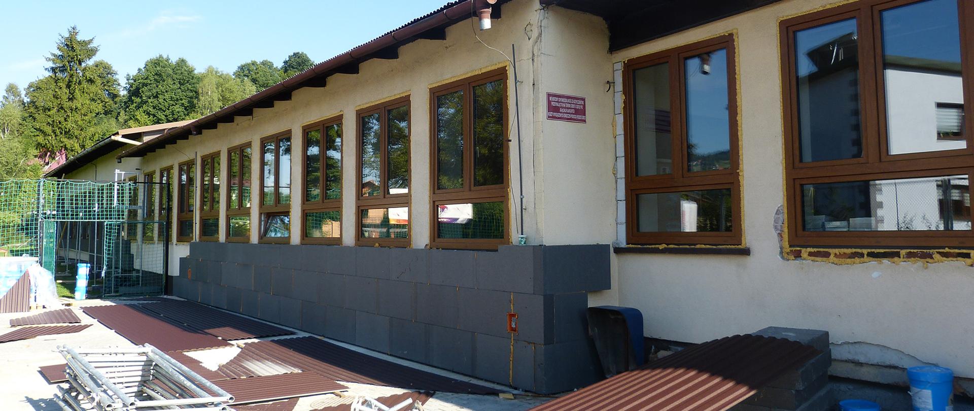 Projekt MF EOG Kompleksowa poprawa efektywności energetycznej sześciu budynków szkół podstawowych z terenu Gminy Maków Podhalański