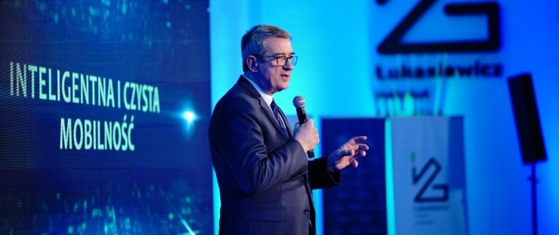 Wiceminister Wojciech Murdzek przemawia podczas spotkania