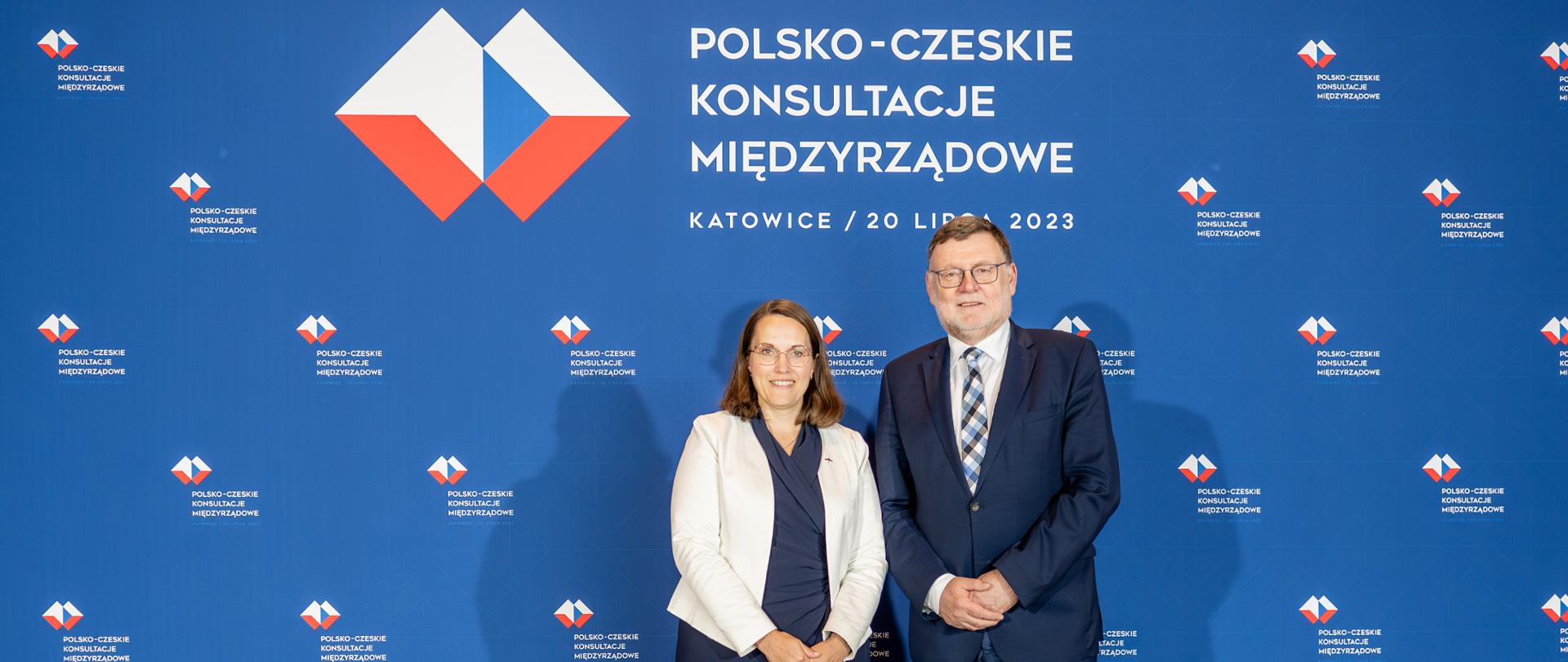 Minister Magdalena Rzeczkowska i minister finansów Czech, w tle napis Polsko-czeskie konsultacje międzyrządowe, Katowice
