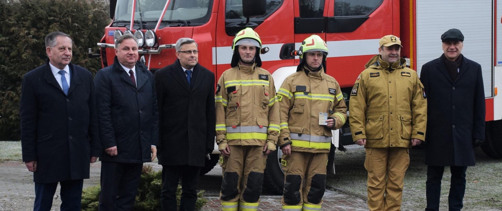Uroczystość przekazania średniego samochodu ratowniczo-gaśniczego jednostce OSP Chechło
