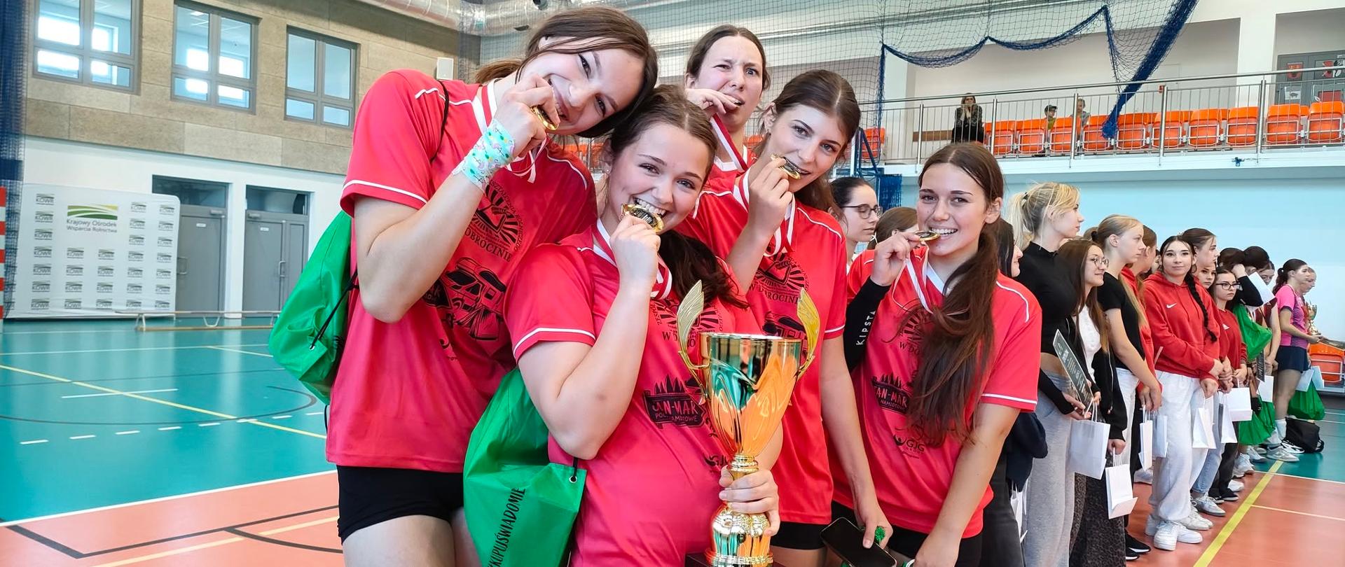2-3 października w Sejnach, odbyły się półfinały w piłce siatkowej dziewcząt i chłopców w I Ogólnopolskich Igrzyskach Szkół Rolniczych o Puchar Ministra Rolnictwa i Rozwoju Wsi w Grach Zespołowych. 
