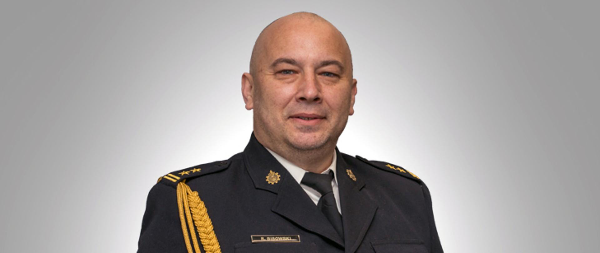 Zdjęcie portretowe bryg. Rafała Bisowskiego w mundurze galowym 