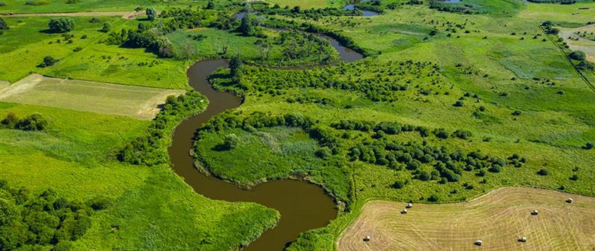 Polska wzmacnia odporność na suszę i powódź - rusza międzyresortowy projekt z udziałem Wód Polskich