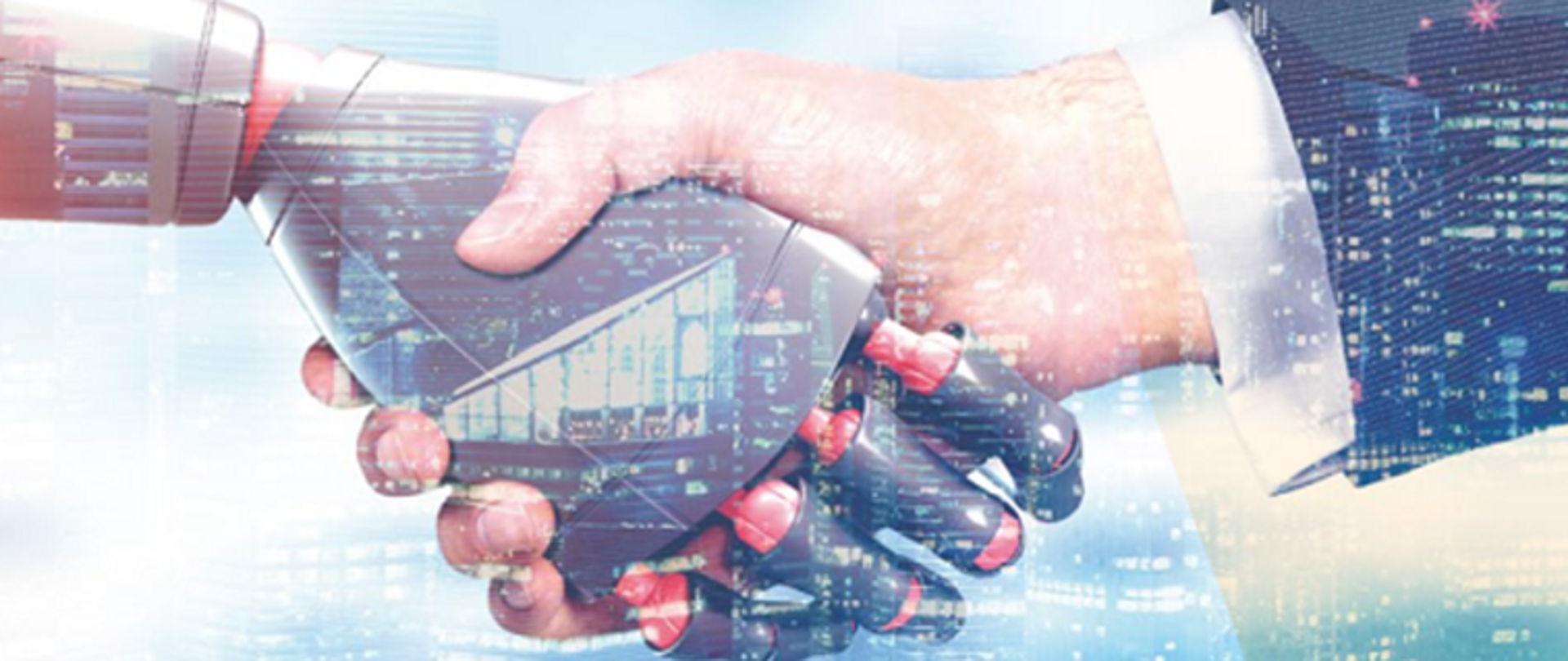 Z lewej strony dłoń robota ściska dłoń mężczyzny po prawej