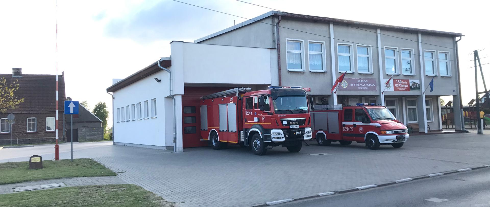 Widok remizy z pojazdami