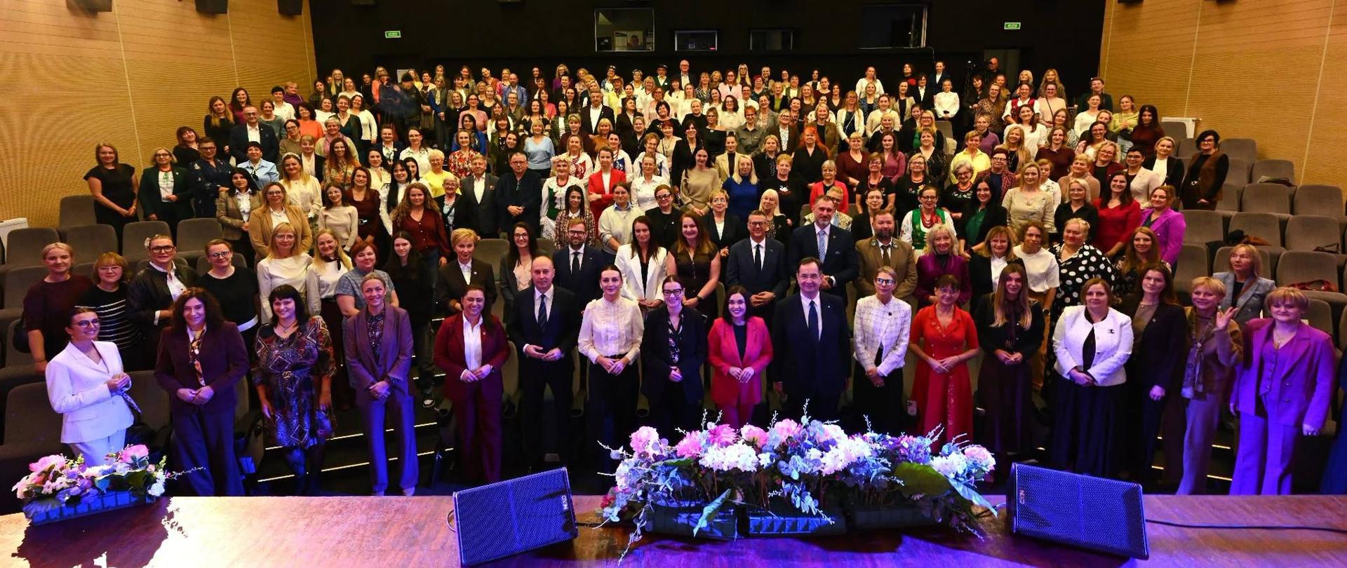 Kościerzyna. Konferencja „Wieś kobietą stoi”.