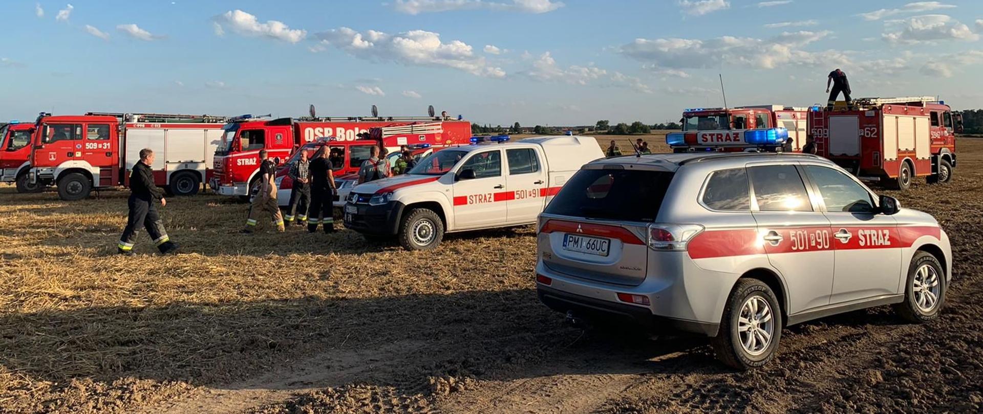Zbiórka pojazdów pożarniczych biorących udział w gaszeniu pożaru.