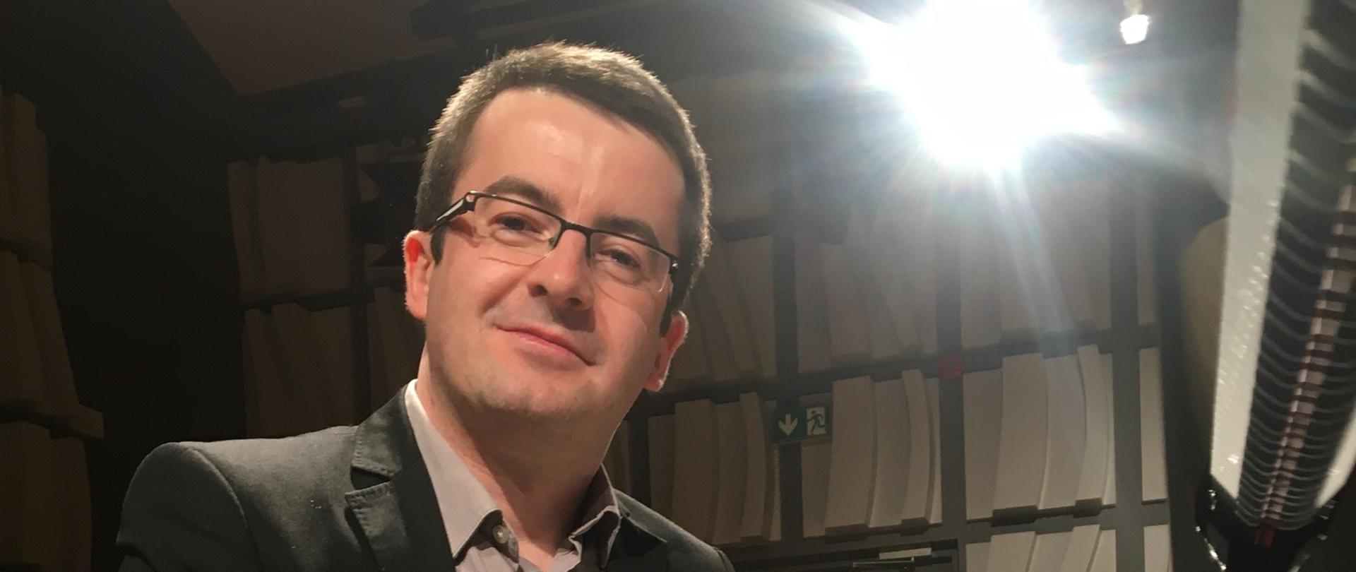 Bogusław Kaczmar – pianista, pedagog, muzyk sesyjny, absolwent (w klasie fortepianu jazzowego prof. Wojciecha Niedzieli), a obecnie wykładowca Wydziału Jazzu i Muzyki Rozrywkowej Akademii Muzycznej im. Karola Szymanowskiego w Katowicach.