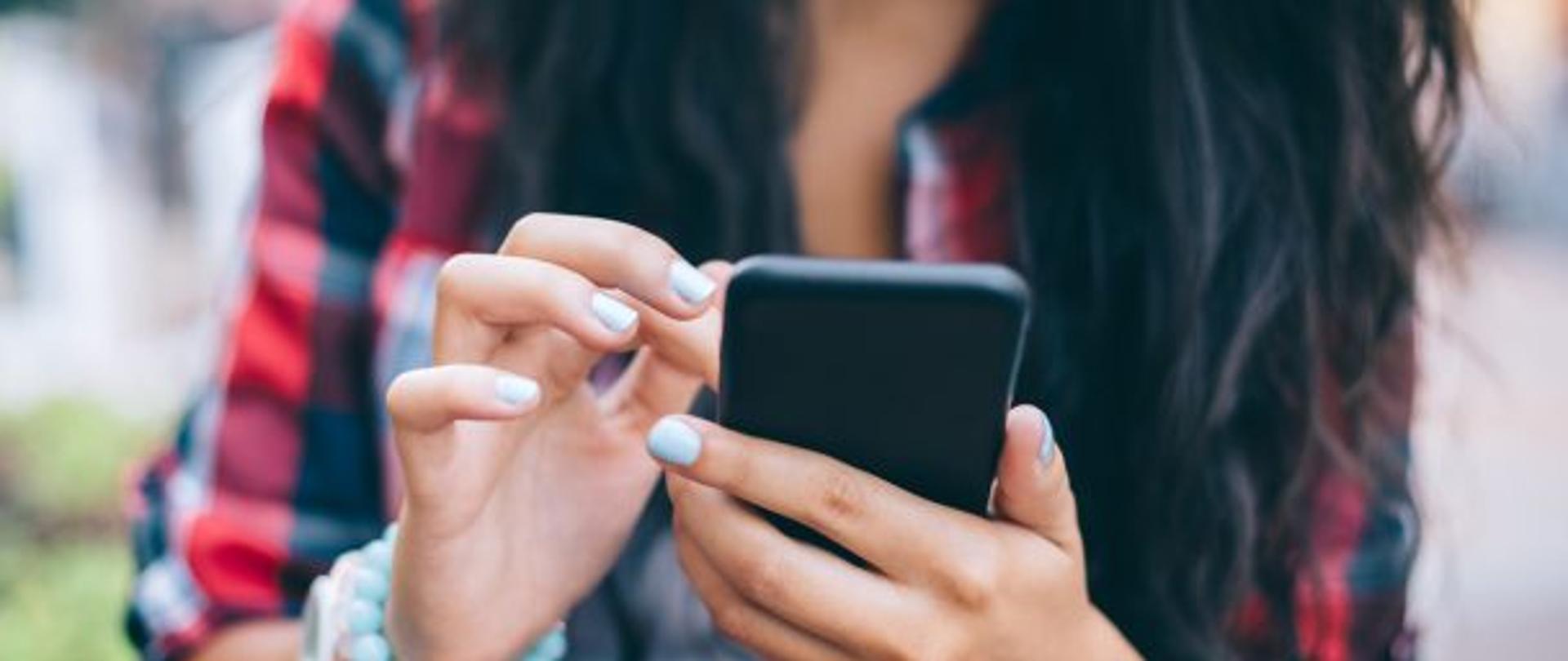 Dziewczyna z telefonem