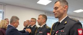 Wręczenie odznaczeń pińczowskim strażakom podczas Apelu w Komendzie Wojewódzkiej PSP w Kielcach