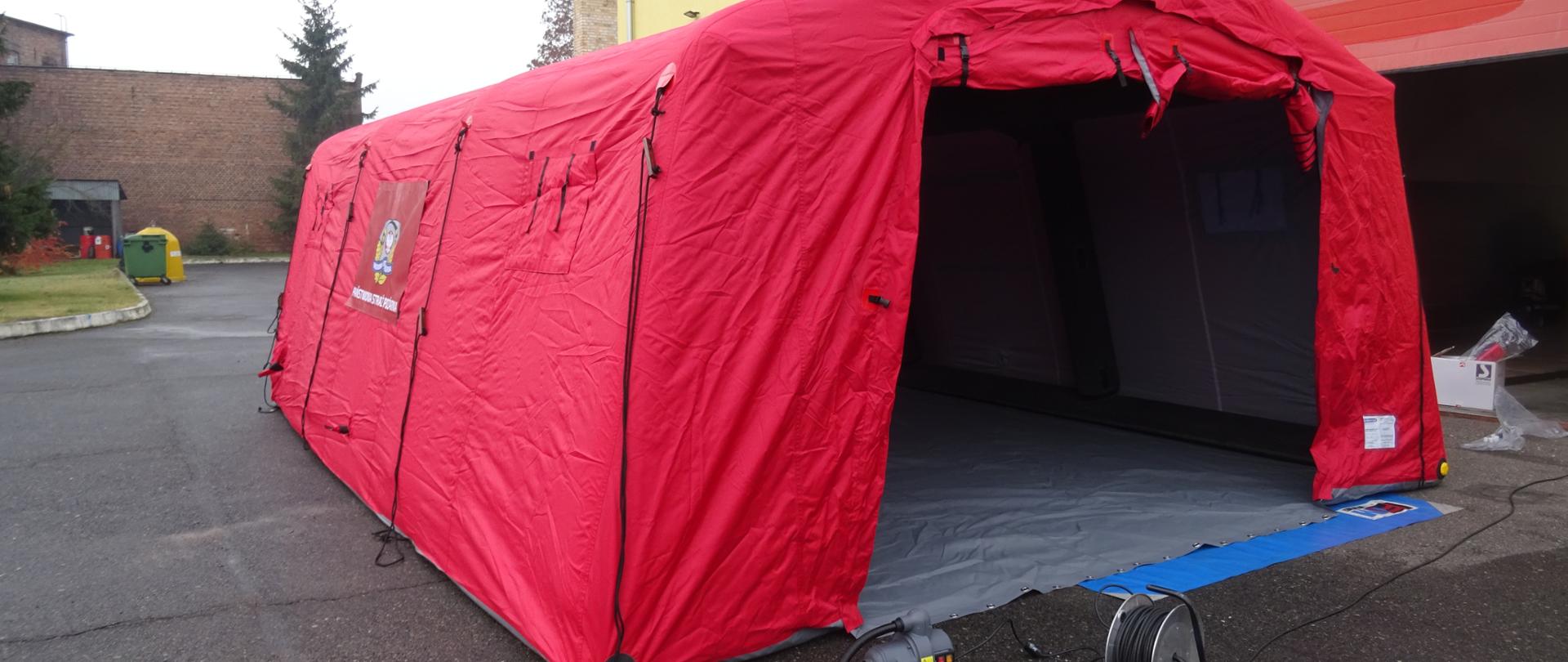 Zdjęcie przedstawia namiot pneumatyczny