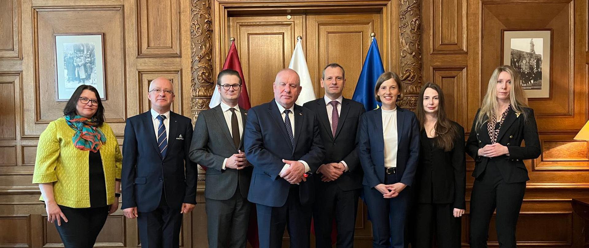 12 maja mieliśmy przyjemność gościć w Ambasadzie RP w Rydze delegację Województwa Małopolskiego na czele z Wicemarszałkiem Ryszardem Pagaczem, która przebywa z wizytą na Łotwie.