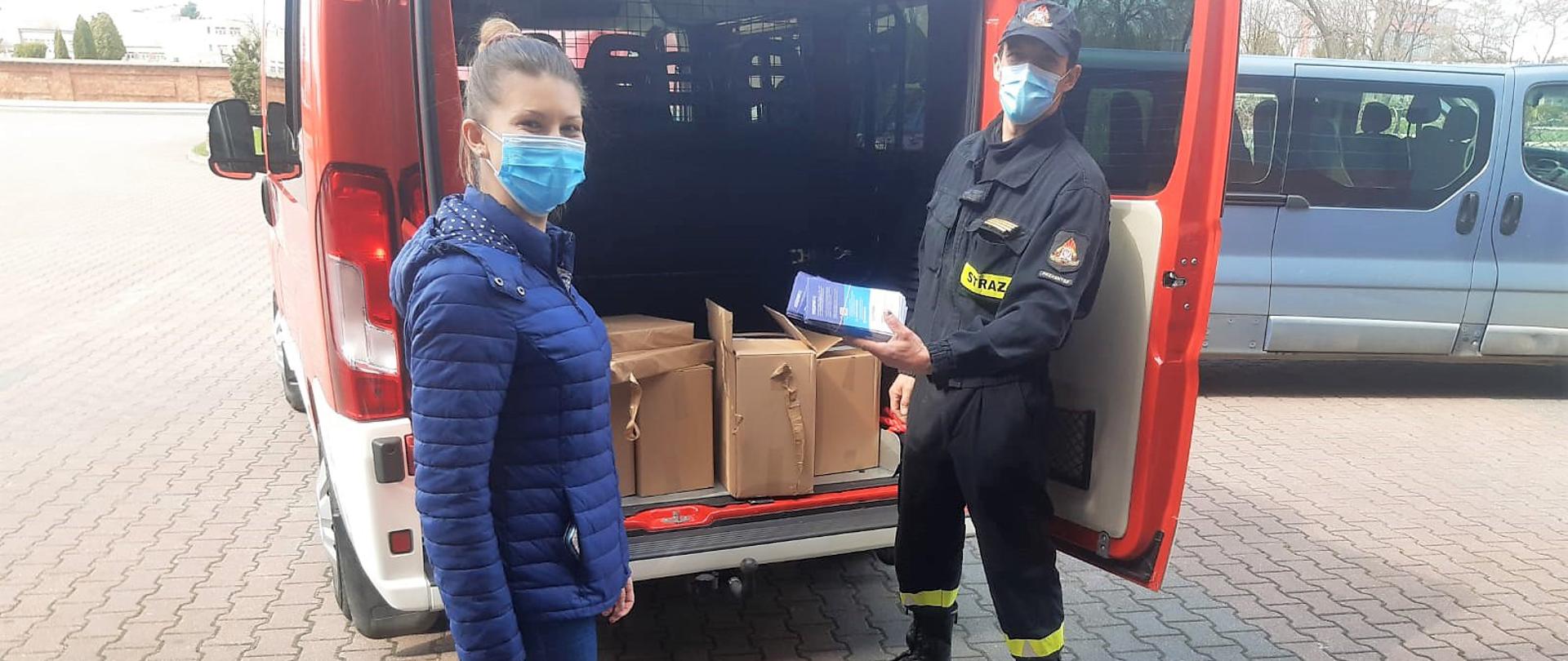 Dystrybucja ulotek i plakatów informacyjnych dotyczących szczepień przeciwko COVID-19