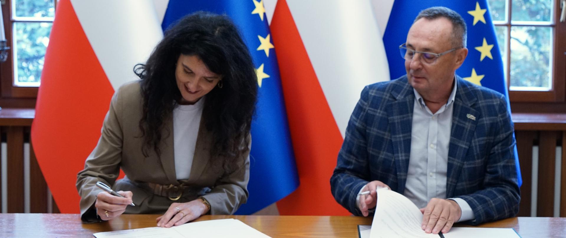 W połowie października ruszają szkolenia dla pracowników administracji zespolonej i urzędników urzędu wojewódzkiego. To efekt porozumienia podpisanego dziś między Wojewodą Dolnośląską Anną Żabską a Akademią Wojsk Lądowych we Wrocławiu.