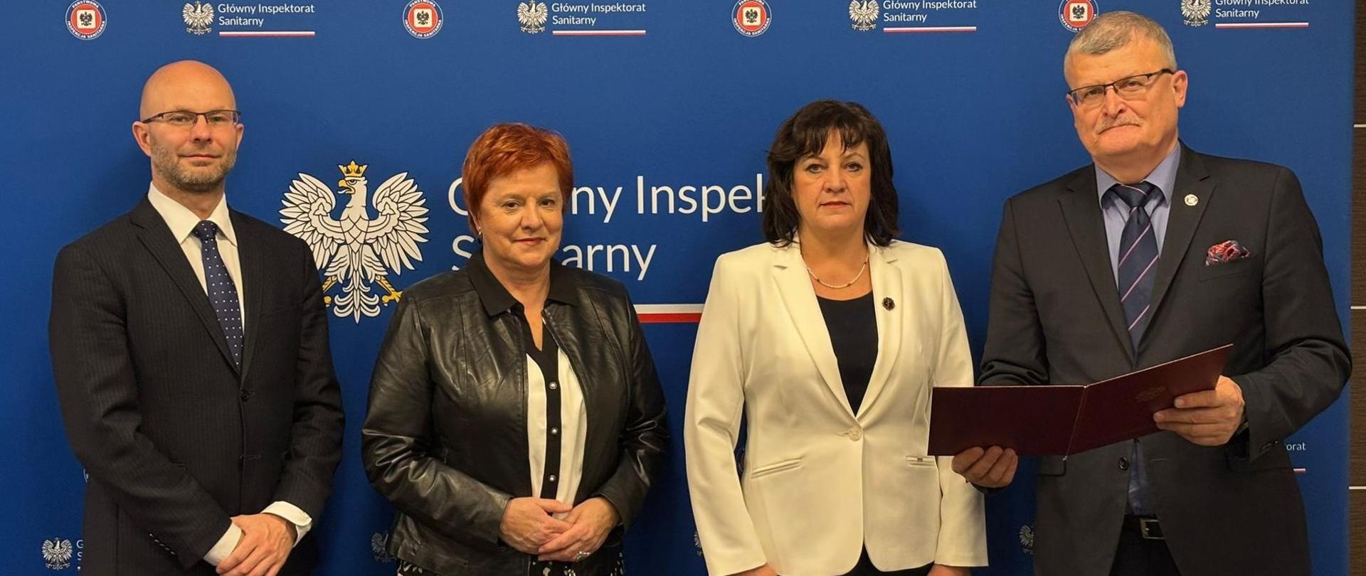 Główny Inspektor Sanitarny powołał z dniem 20.11.2025 r. dr Izabelę Katarzynę Szamrej na stanowisko zastępcy Podlaskiego Państwowego Wojewódzkiego Inspektora Sanitarnego.