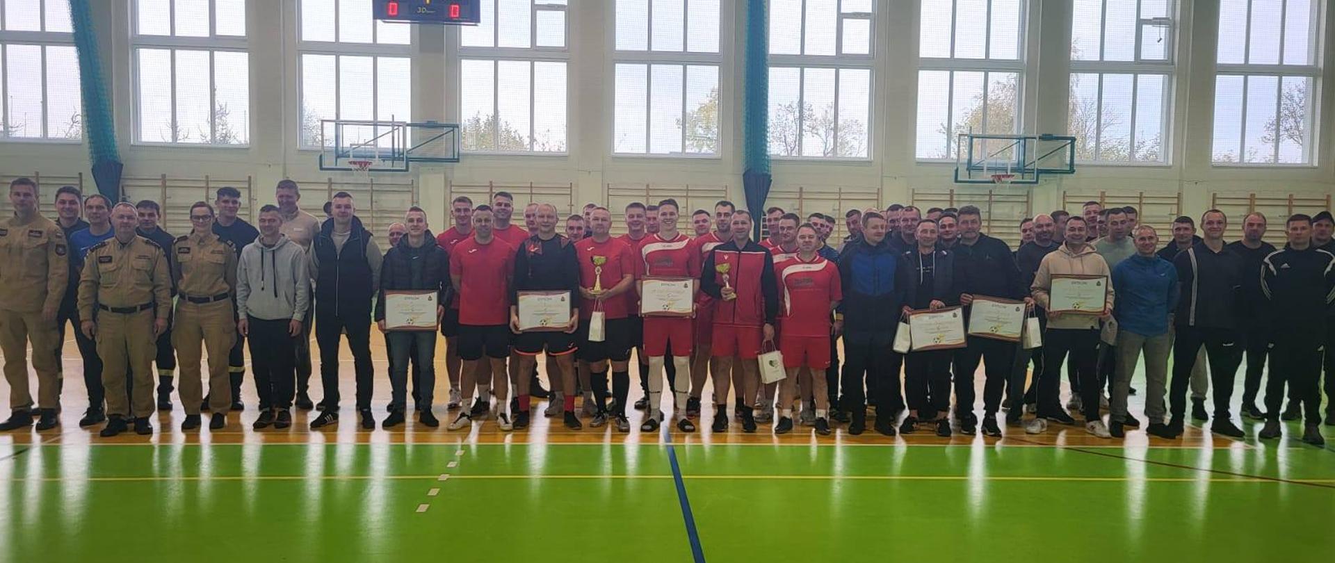 Zdjęcie grupowe uczestników zawodów