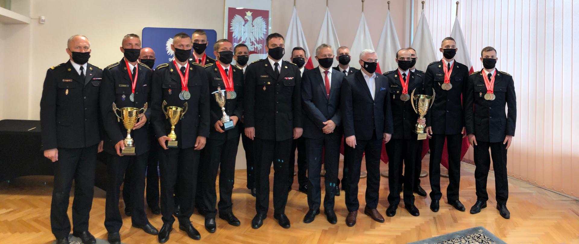 Gratulacje Wojewody Świętokrzyskiego i Marszałka Województwa Świętokrzyskiego dla strażaków – złotych medalistów Mistrzostw Polski w Sporcie Pożarniczym