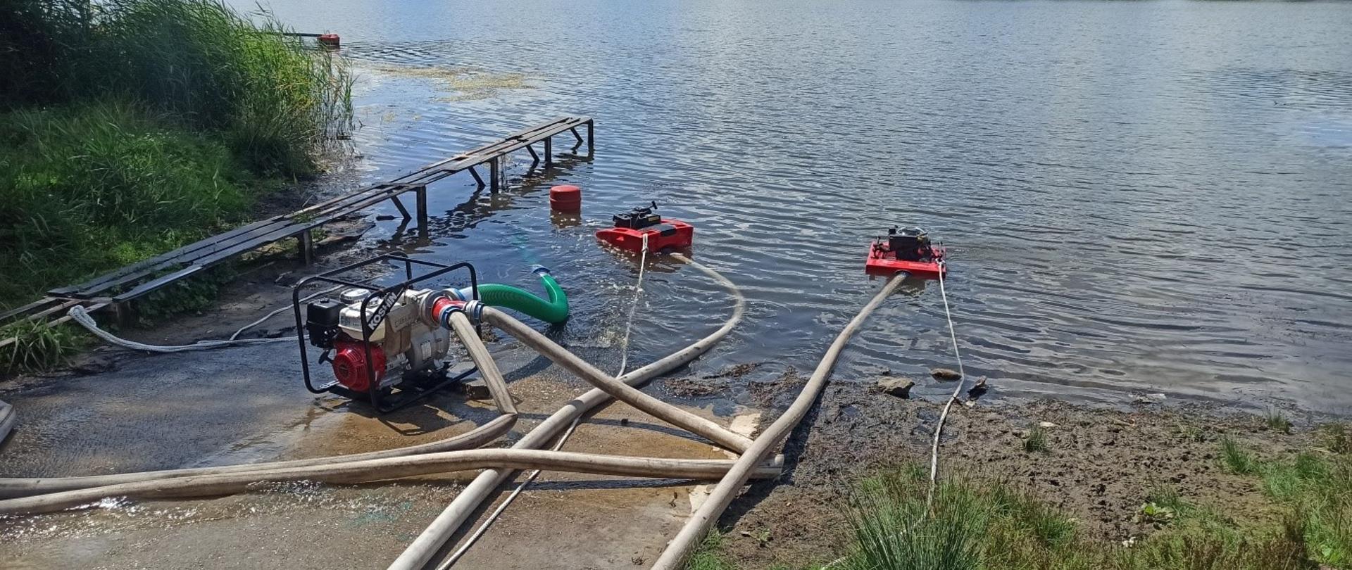 Pompy pobierające wodę z akwenu