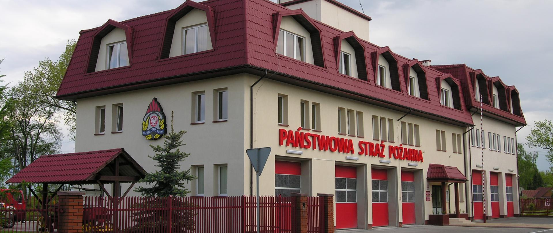 Widok na budynek Komendy Powiatowej Państwowej Straży Pożarnej