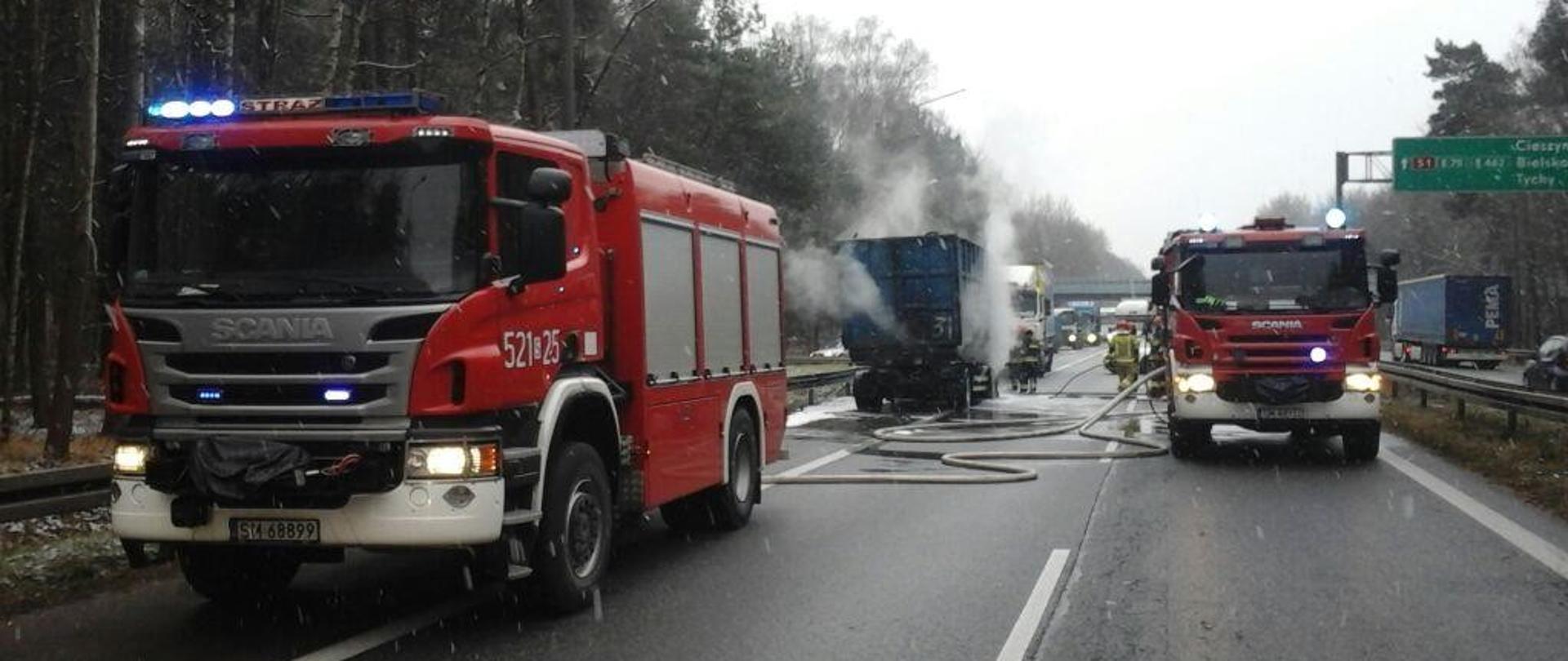 Samochody ratowniczo - gaśnicze i gaszona naczepa