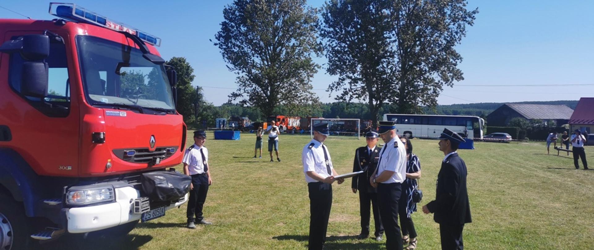 Zawody Sportowo-Pożarnicze OSP Gminy Sławno oraz wręczenie aktu użyczenia średniego samochodu ratowniczo-gaśniczego Renault Midlum dla Ochotniczej Straży Pożarnej w Starym Krakowie 