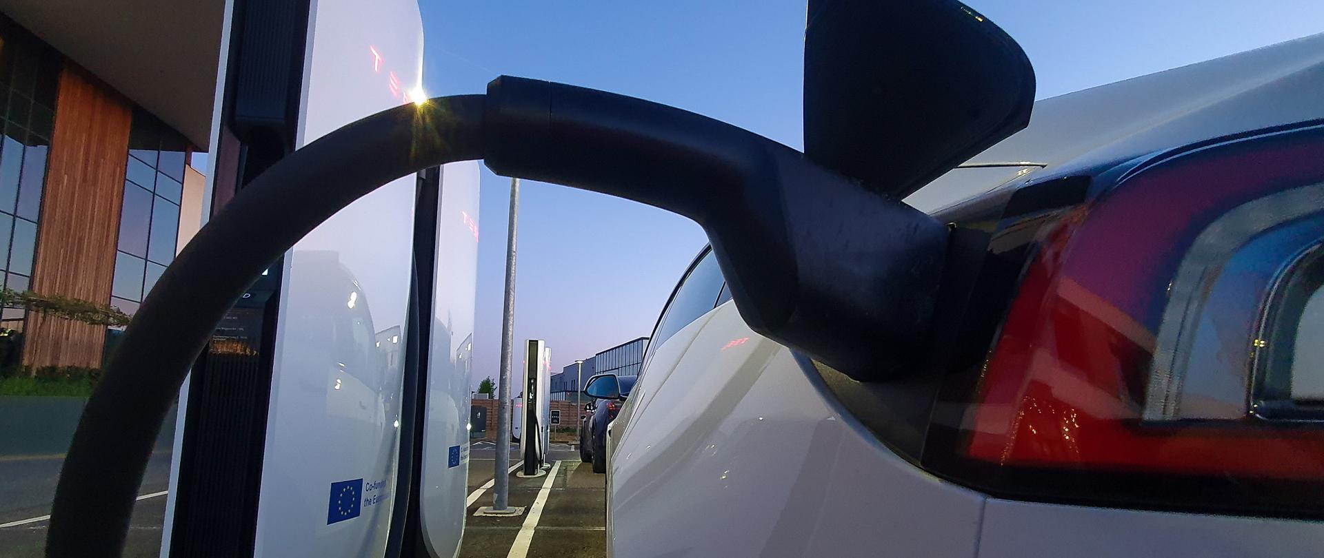 Stacje ładowania Tesli